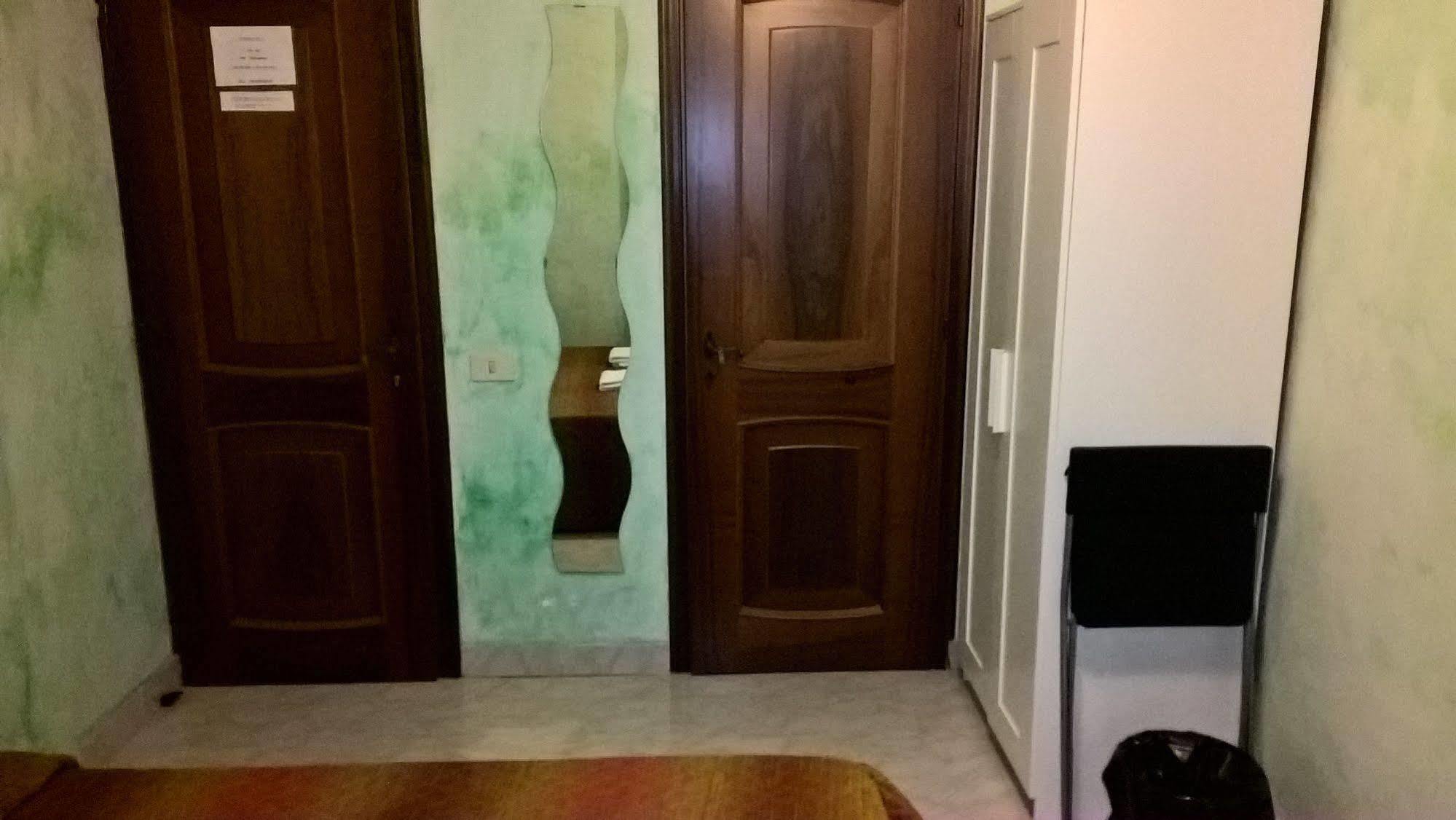 Gigi Holiday Rooms Rom Exterior foto