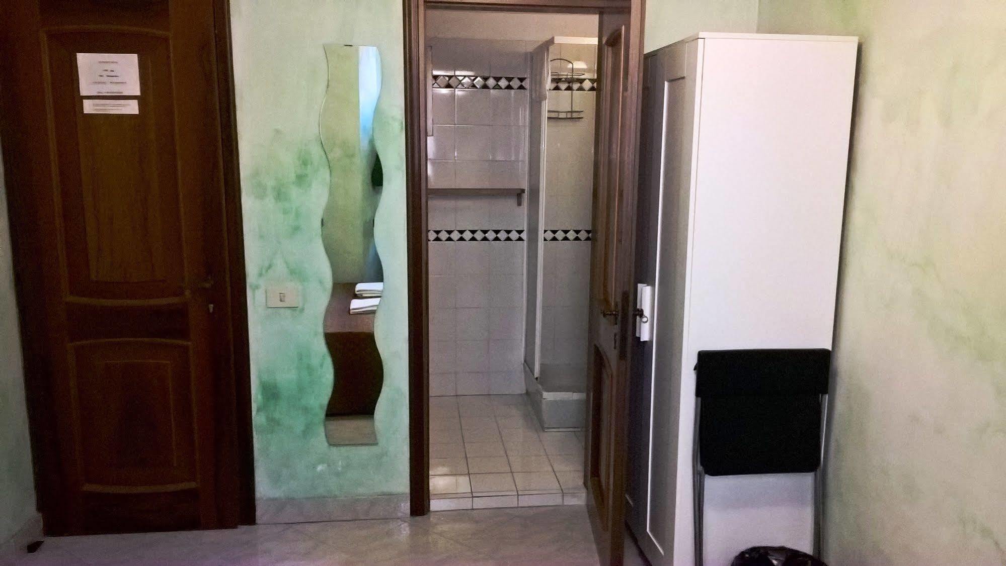 Gigi Holiday Rooms Rom Exterior foto